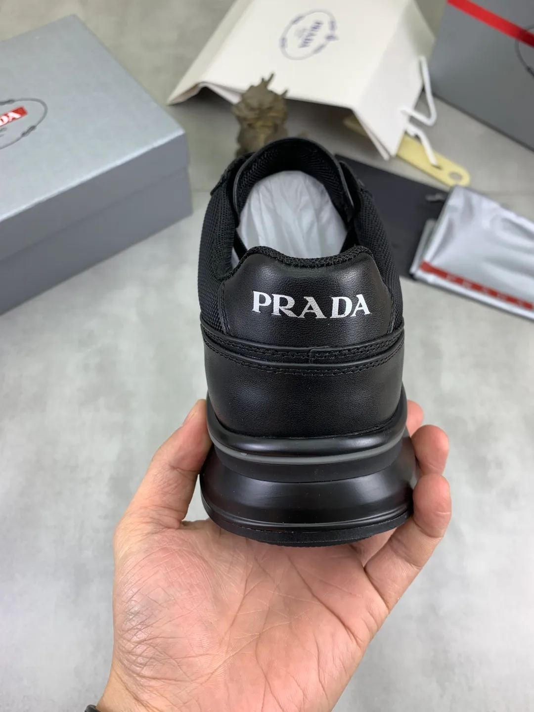 Men's Men's Shoes 💰P600 💰【New Style】 The latest model of high-quality PRADA classic men's shoes has been launched on the official website at a 1:1 replica, synchronized in Hong Kong and on the same catwalk; all made of calfskin➕imported cowhide lining, 🍡🍡original rubber outsole, non-slip and wear-resistant; comfortable on the feet, attractive style, fine workmanship, and simple and neat shoe lasts, highlighting a man's courage and toughness, 👍size 38 to 44 (45 can be customized) black White color🉑️choose